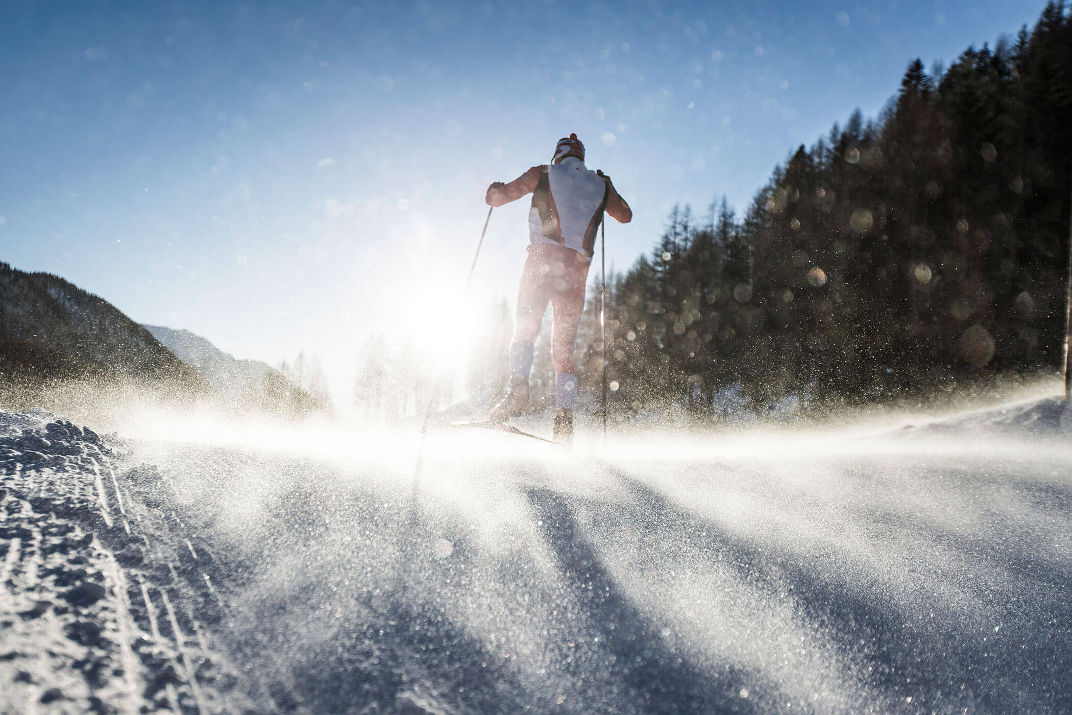 Uno sciatore di fondo sulla pista - Hotel Mühlwald