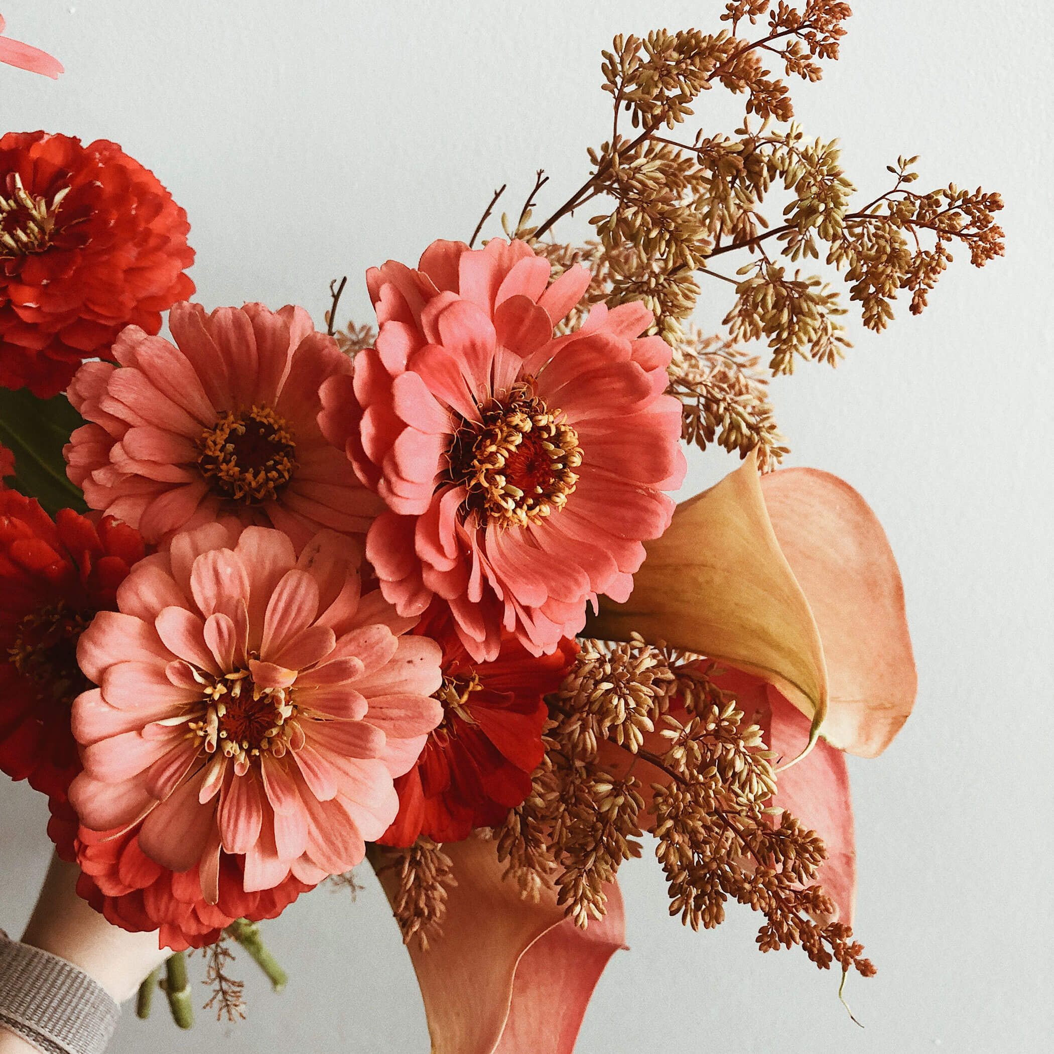 Rosa und rotes Blumenbouquet - Hotel Mühlwald