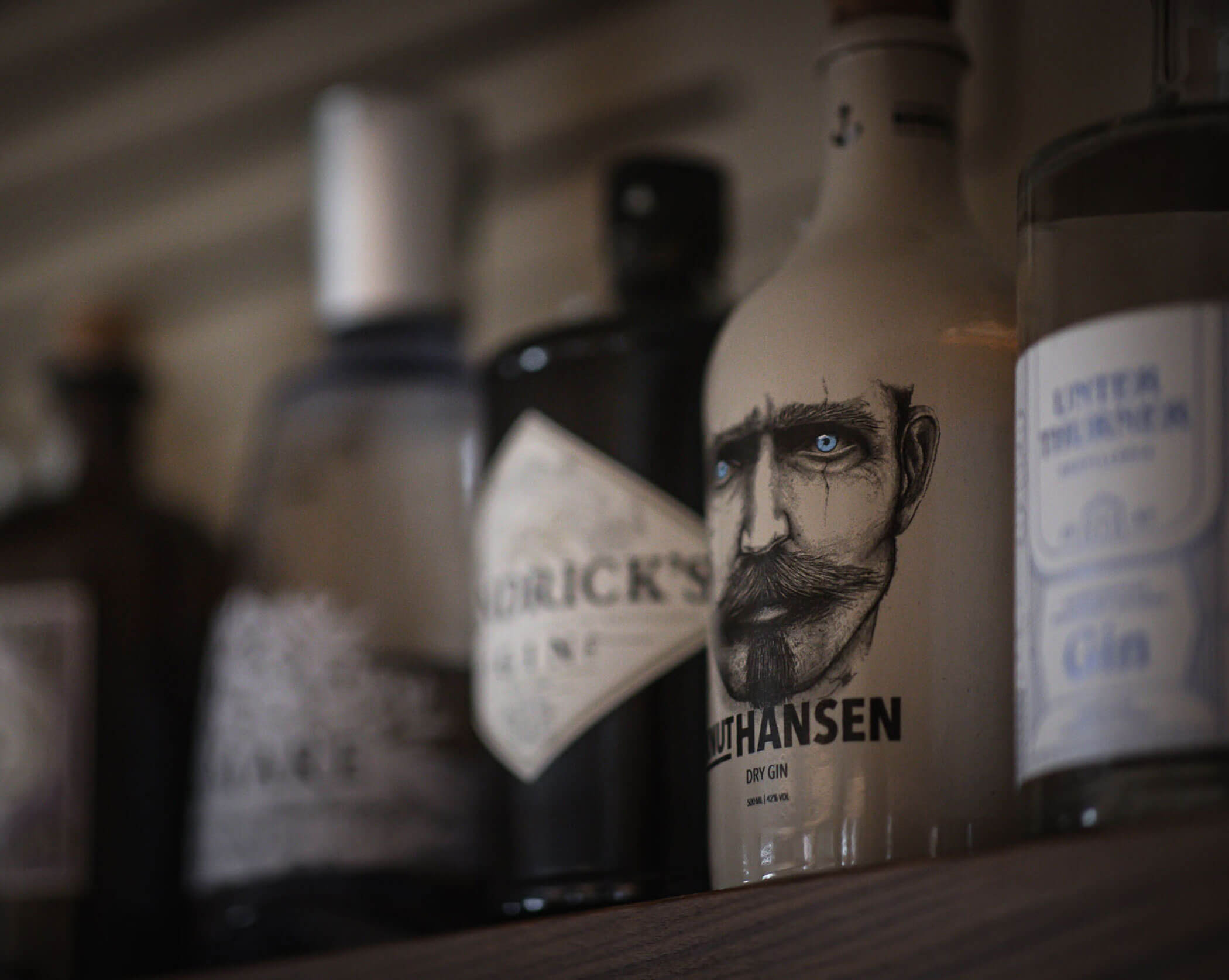 Verschiedene Ginflaschen - Hotel Mühlwald